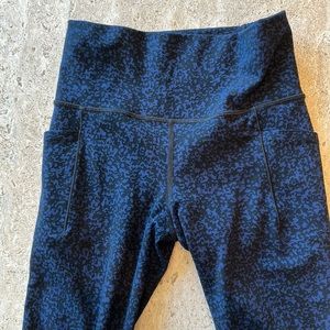 Athleta Salutation stash pocket gravel tight